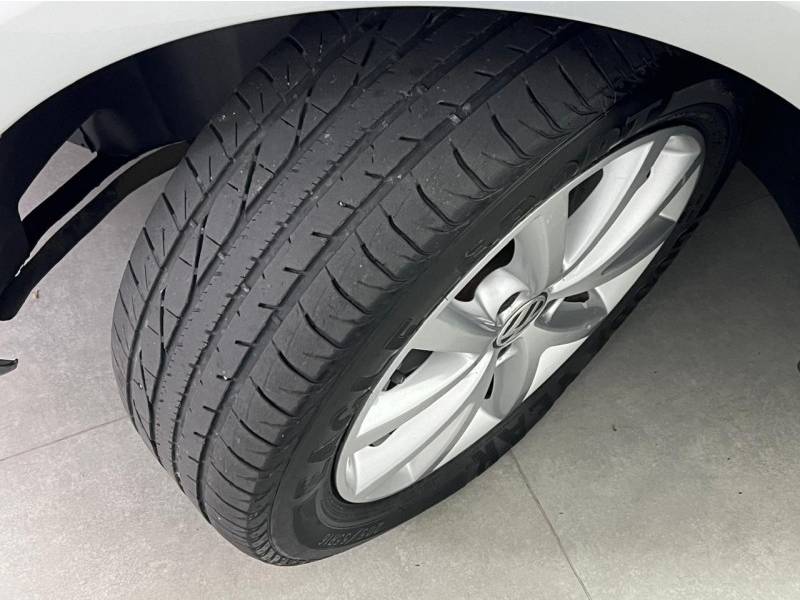 VOLKSWAGEN - JETTA - 2011/2012 - Prata - R$ 63.900,00