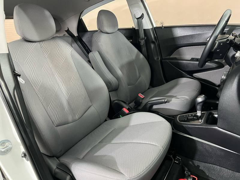 HYUNDAI - HB20X - 2013/2014 - Branca - R$ 60.900,00