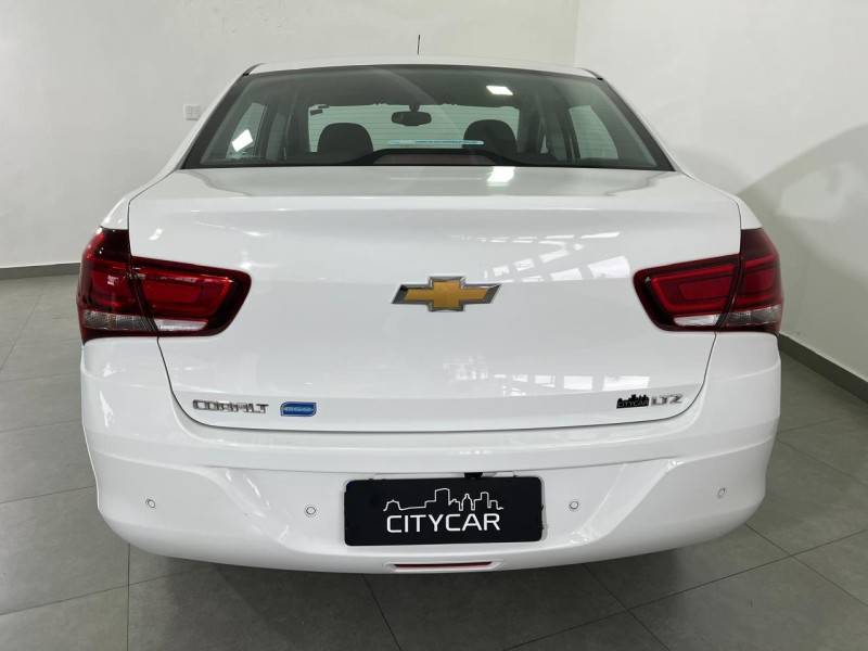 CHEVROLET - COBALT - 2017/2018 - Branca - R$ 58.900,00