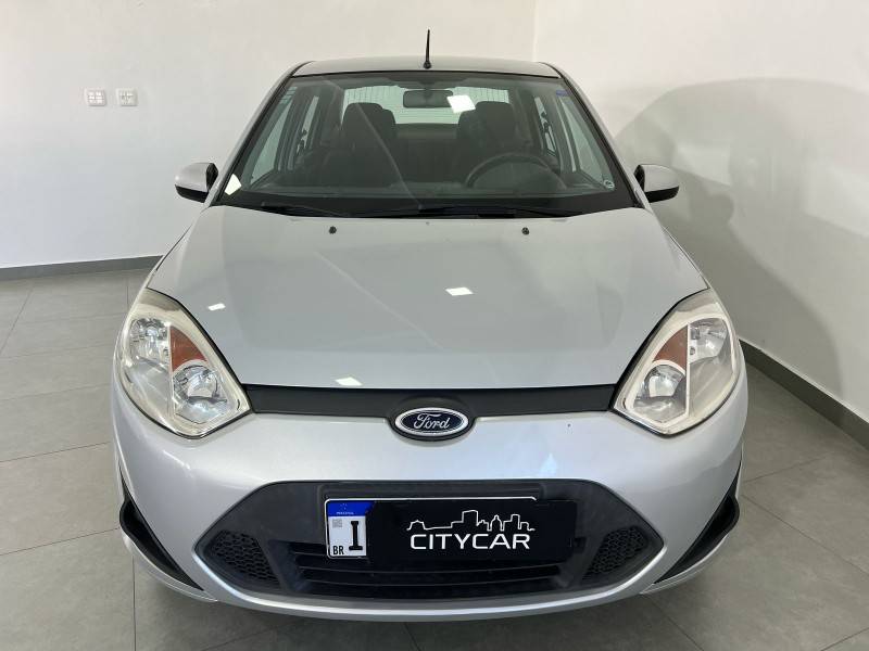 FORD - FIESTA - 2013/2014 - Prata - R$ 39.900,00