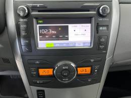 TOYOTA - COROLLA - 2013/2014 - Branca - R$ 73.900,00
