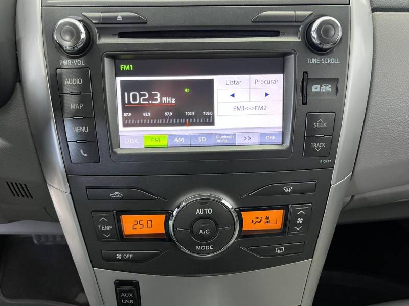 TOYOTA - COROLLA - 2013/2014 - Branca - R$ 73.900,00