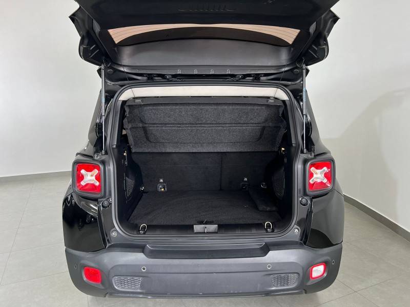 JEEP - RENEGADE - 2015/2016 - Preta - R$ 72.900,00