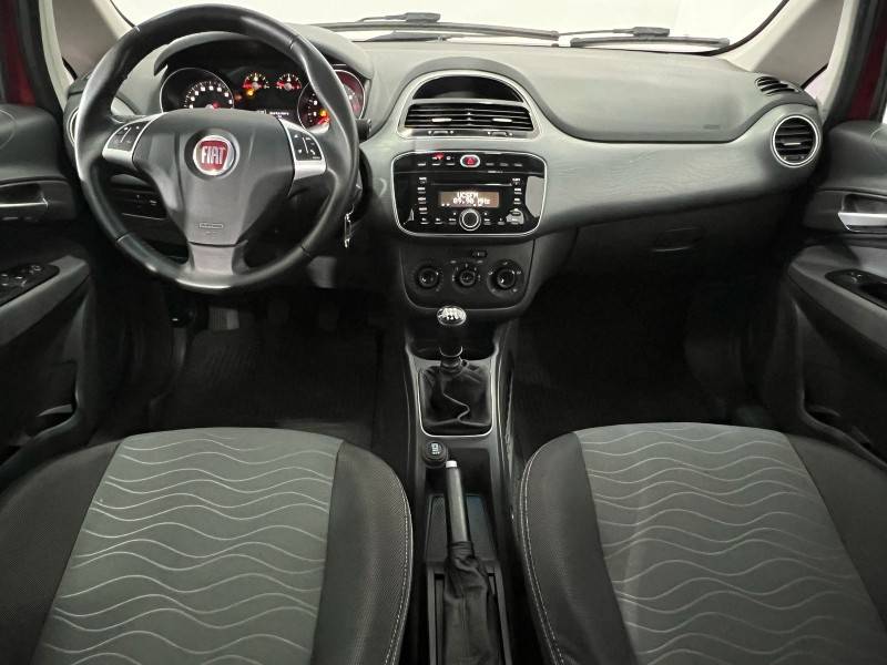 FIAT - PUNTO - 2014/2015 - Vermelha - R$ 46.900,00