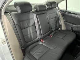 VOLKSWAGEN - JETTA - 2011/2012 - Prata - R$ 63.900,00