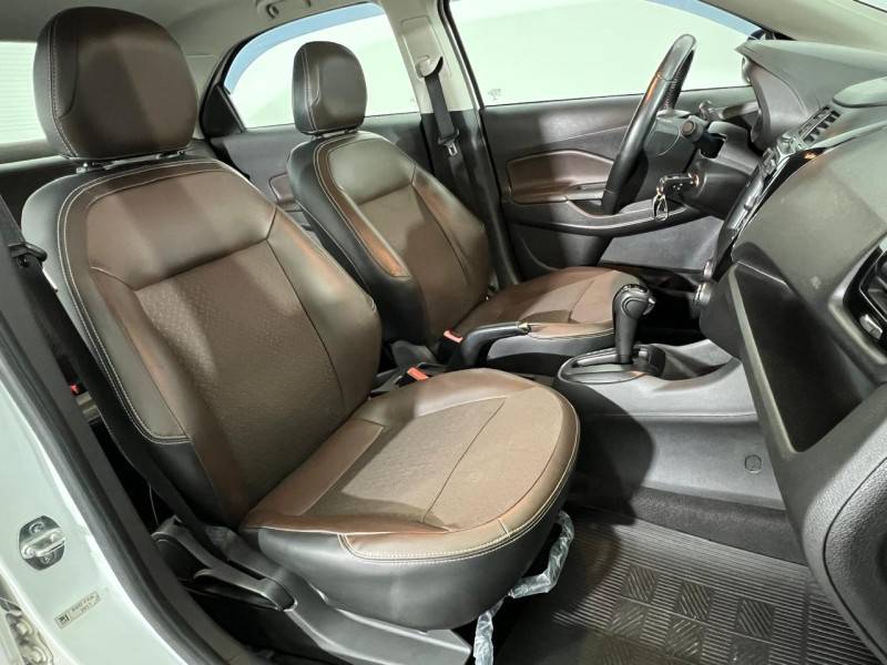 CHEVROLET - COBALT - 2017/2018 - Branca - R$ 58.900,00