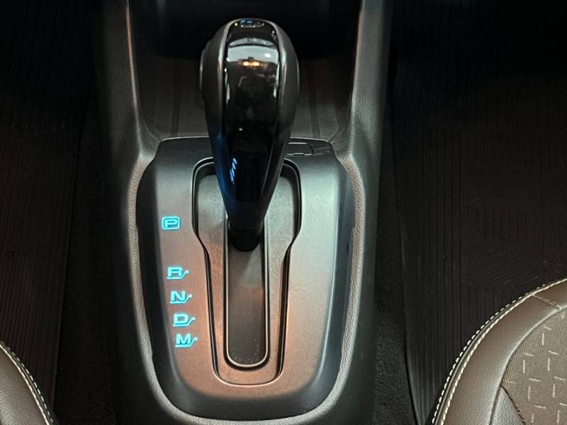 CHEVROLET - COBALT - 2017/2018 - Branca - R$ 58.900,00