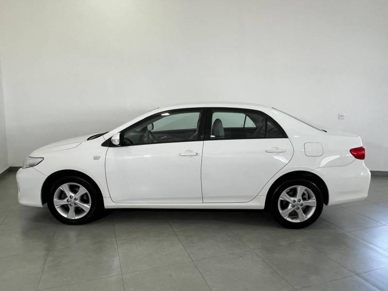 TOYOTA - COROLLA - 2013/2014 - Branca - R$ 73.900,00