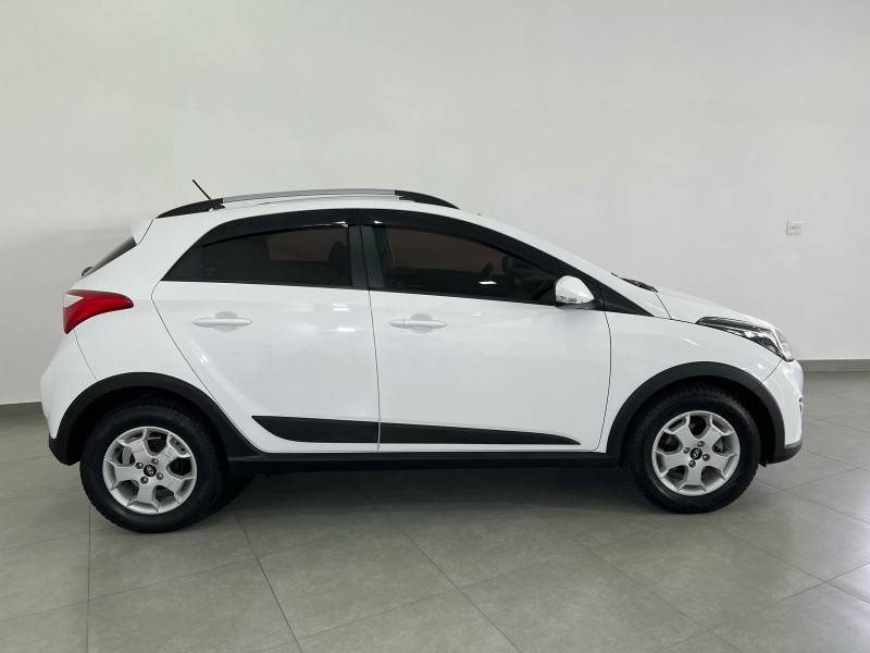 HYUNDAI - HB20X - 2013/2014 - Branca - R$ 60.900,00