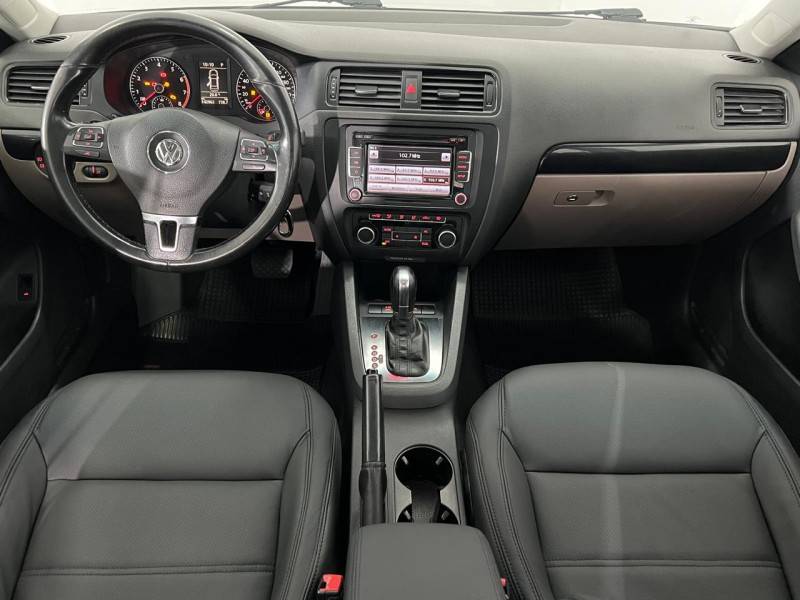 VOLKSWAGEN - JETTA - 2011/2012 - Prata - R$ 63.900,00