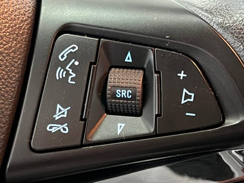 CHEVROLET - COBALT - 2017/2018 - Branca - R$ 58.900,00