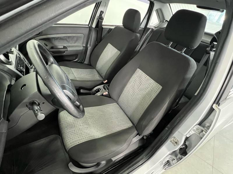FORD - FIESTA - 2013/2014 - Prata - R$ 39.900,00