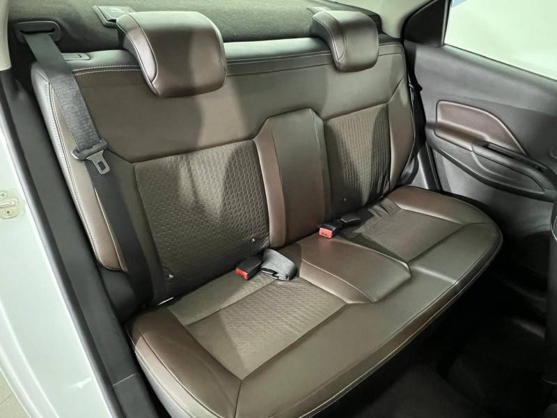 CHEVROLET - COBALT - 2017/2018 - Branca - R$ 58.900,00
