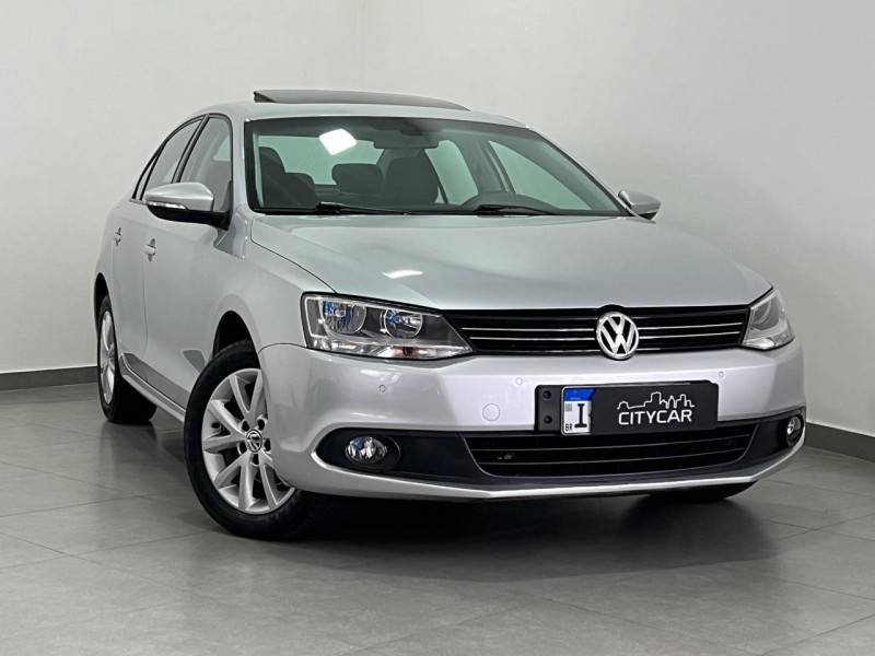 VOLKSWAGEN - JETTA - 2011/2012 - Prata - R$ 63.900,00