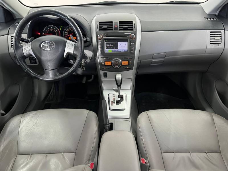 TOYOTA - COROLLA - 2013/2014 - Branca - R$ 73.900,00