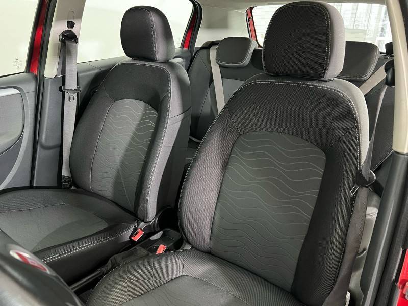 FIAT - PUNTO - 2014/2015 - Vermelha - R$ 46.900,00