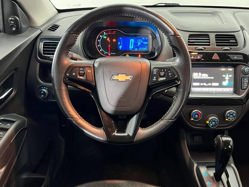 CHEVROLET - COBALT - 2017/2018 - Branca - R$ 58.900,00