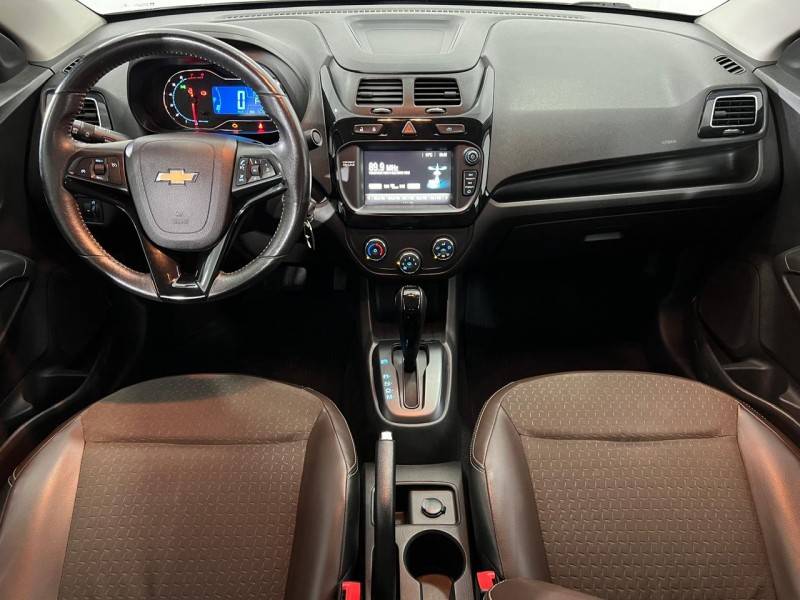 CHEVROLET - COBALT - 2017/2018 - Branca - R$ 58.900,00