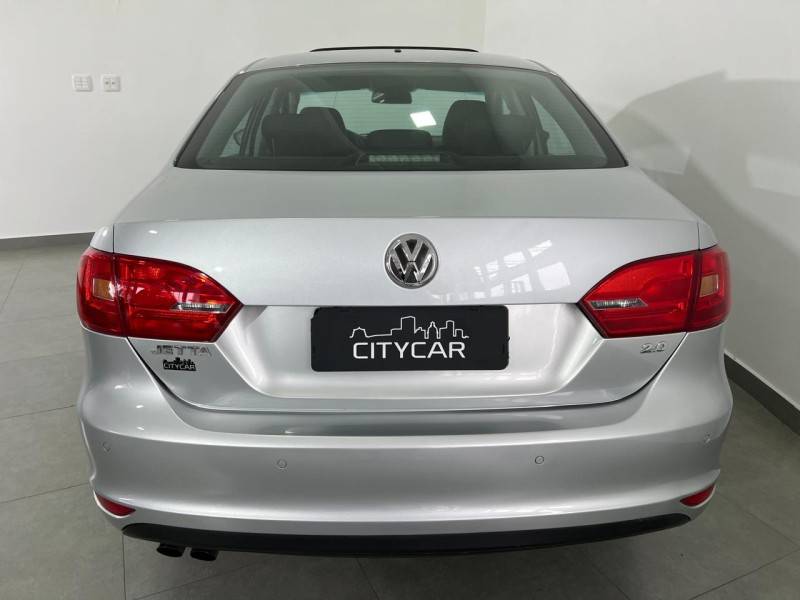 VOLKSWAGEN - JETTA - 2011/2012 - Prata - R$ 63.900,00