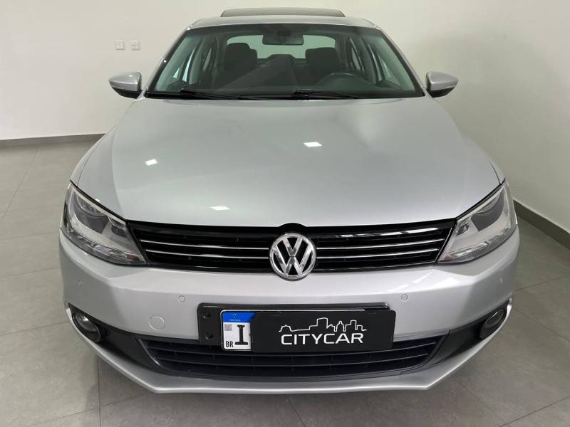 VOLKSWAGEN - JETTA - 2011/2012 - Prata - R$ 63.900,00