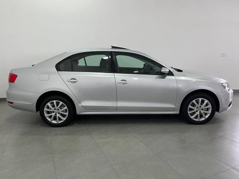 VOLKSWAGEN - JETTA - 2011/2012 - Prata - R$ 63.900,00