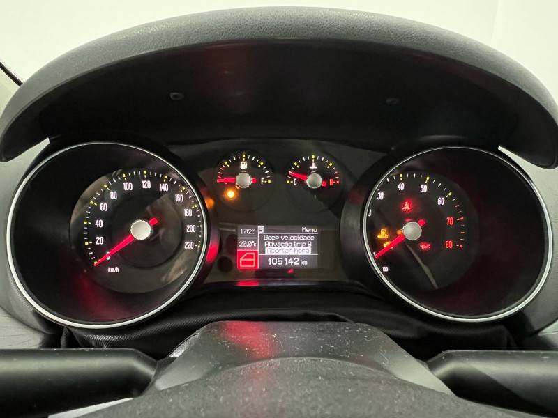 FIAT - PUNTO - 2014/2015 - Vermelha - R$ 46.900,00