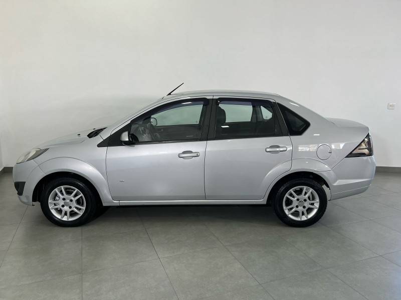 FORD - FIESTA - 2013/2014 - Prata - R$ 39.900,00