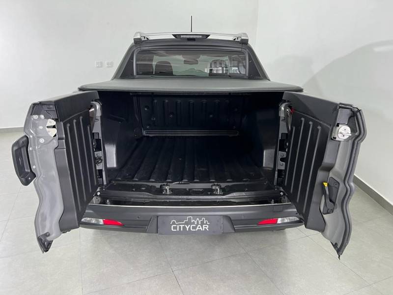 FIAT - TORO - 2022/2023 - Cinza - R$ 148.900,00