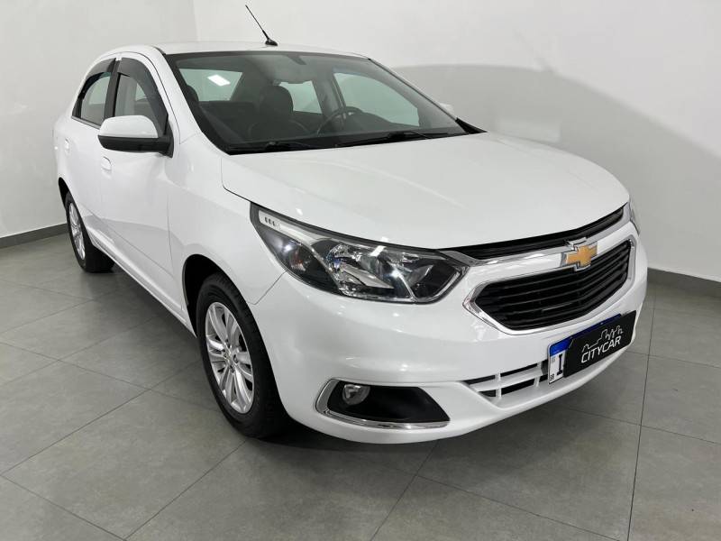 CHEVROLET - COBALT - 2017/2018 - Branca - R$ 58.900,00