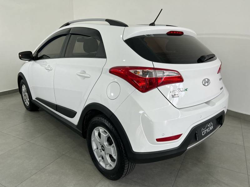 HYUNDAI - HB20X - 2013/2014 - Branca - R$ 60.900,00