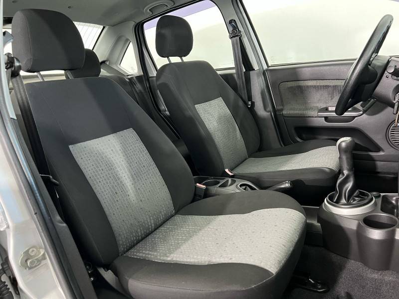 FORD - FIESTA - 2013/2014 - Prata - R$ 39.900,00