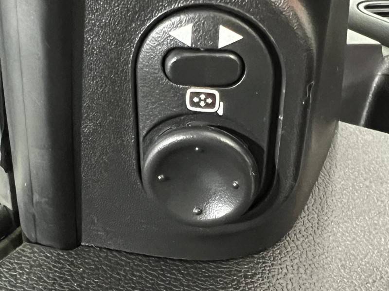 CHEVROLET - COBALT - 2017/2018 - Branca - R$ 58.900,00