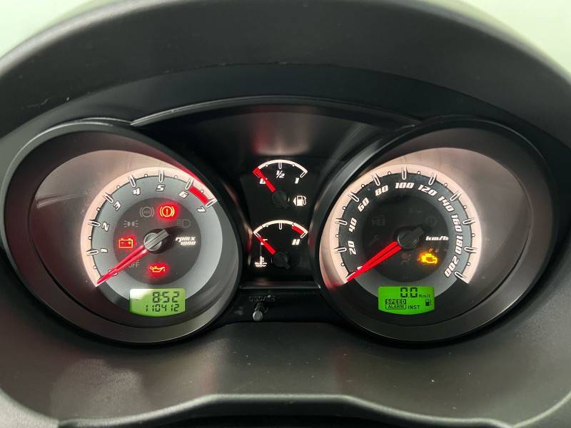 FORD - FIESTA - 2013/2014 - Prata - R$ 39.900,00
