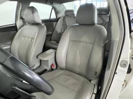 TOYOTA - COROLLA - 2013/2014 - Branca - R$ 73.900,00