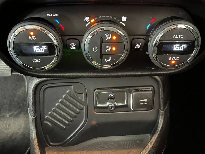 JEEP - RENEGADE - 2015/2016 - Preta - R$ 72.900,00